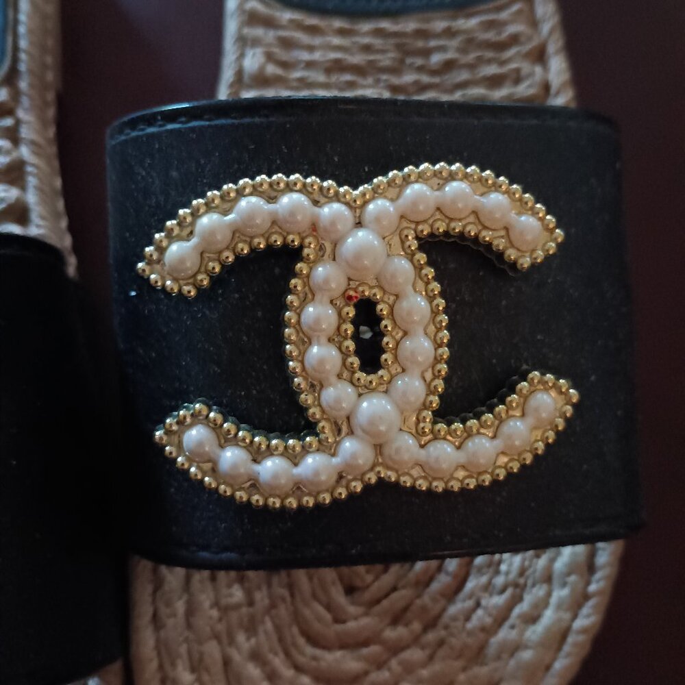 Channel sandals Not Real